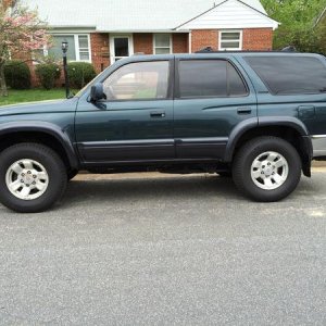 Running boards pulled off. Runner sitting pretty dead level.