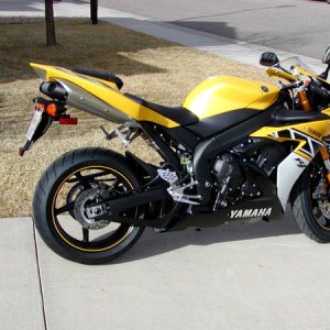 R1 in Kenny Roberts livery.
