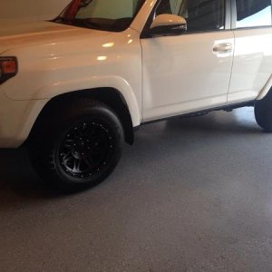 Slick new wheels. Procomp 7005 17x9