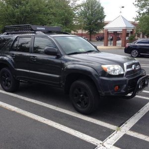 Running boards removed with leveling kit installed.