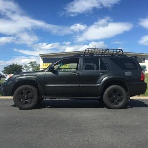 2.5' Daystar leveling kit installed.