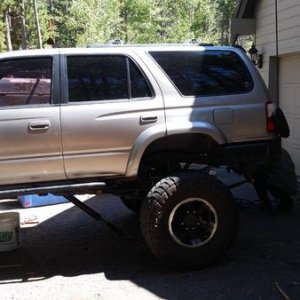 Sterling 10.5 welded up, its sitting higher than before with the newer Chevy 63's. I might add a leaf to set the back up a little higher depending on 