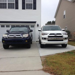 2007 SR5 next to my 15' LE