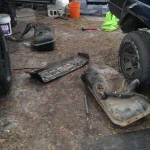 Also swapped the gas tank, and a few parts I needed from my parts truck's motor.