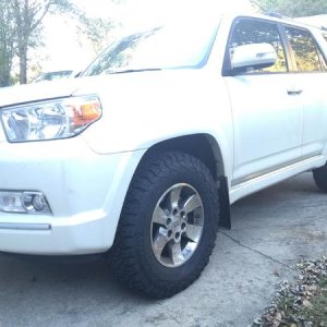 Spacers off, BFG KO2s on. 275/70/17 on stock SR5 wheels. Roof rack is next.