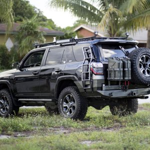 Sporting the new Southern Style Speed Prototype Rear End for 5th Gen 4Runners. 

1.) yes it has room for independent frame flexing so the bumper and t