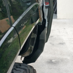 This angle better shows the gap to allow for independent flexing of the frame