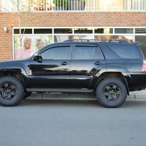Daystar 2.5 spaces, BFG MTs & Plastidip'd 2008 FJ Wheels