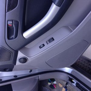 Hidden 1" tweeter hidden 3" midbass driver