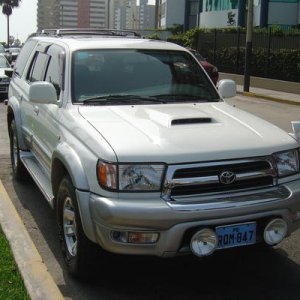 Another shot. I remember I had the big Hella's wired so that were my hibeams. I had HIDs in the headlights, so I lost the factory HI's. Talk about ove