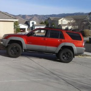 Daystar 1.5 rear spacer installed.