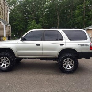 with 2016 trail wheels n 33" Nittos