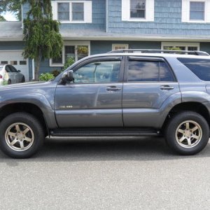 front lift and color matched door handles and 17" Level 8 MK6 wheels