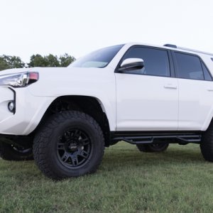 Mickey Thompson Sidebiter II (17x9) with BFG KO2s (285/70-17)