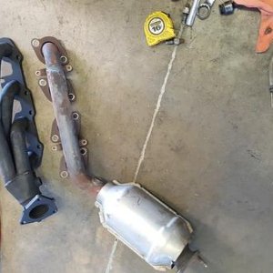 Shorty headers for a Tundra
