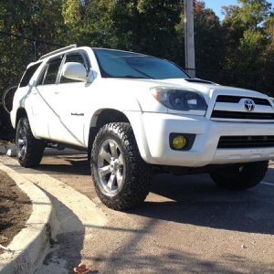 (2) New tires: BFG KO2 - 255/70/18