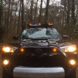 Oznium LEDs front grille and roof rack for better visibility through fog/dust