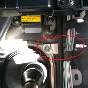 Added bracket to stabilize ram mount