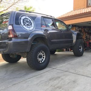 Soon to change 
-King 2.5 Resi w/ Adjustors
-Re-gear from 3.90 to 4.88
-Custom Harness bar 
-Custom full length roof rack