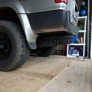 33" 285/75r16 spare under a 3rd gen 4runner with stock bumper