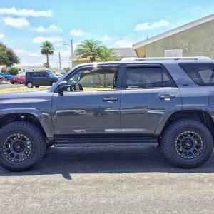 Installed toytec 2.5" front leveling spacers and Cornfed 1" rear leveling spacers