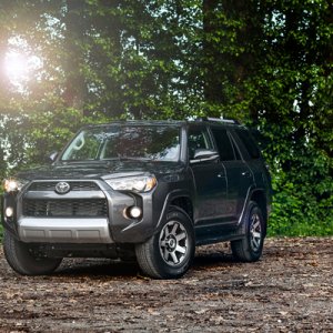 2017 TRD Off Road w/ KDSS

Currently stock.