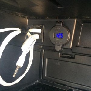 Hidden USB and Aux port as well as "Always hot" Dual USB port