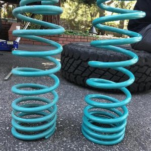 C59677VvsC59701V
Side by side shot of C59-677V vs C59-701V long travel rear coils