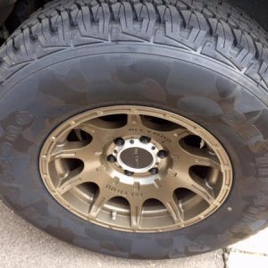 Method Roost 17 " Wheels with 285/70/17 "Cammo Ed" Firestone AT Tires
