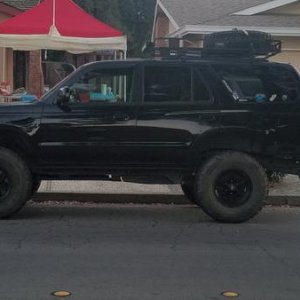 Went up two notches on the bilsteins. Rhino is finally level.