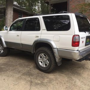 My personal '99 Limited 4wd w/ locker. 906's with 4runner 5100's in rear, stock front suspension. 1" rake. Kinda like it. Love the OME 906's! Rear sag