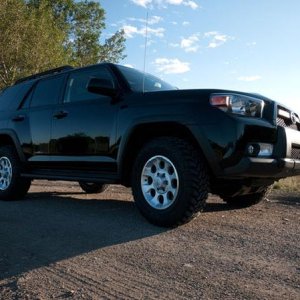 Three days after taking delivery, OEM tires were replaced with 265/70R17 Cooper Discoverer STT's (July 2010)
