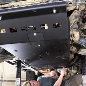 Skid plates from RCI Offroad got installed!