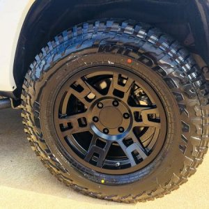 FN FX Pro Wheels
265/70R17 Falken Wildpeak A/T3W