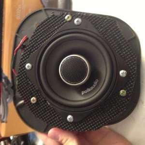 Rear door speakers, Pol 400dxi series. I had to cut a bracket out of the mesh plastic in order to mount them to the bracket that screws into the door.