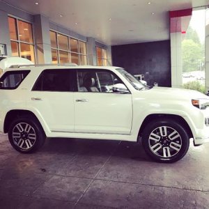 Paloma fresh off the floor- 2018 limited 4Runner/ Redwood interior