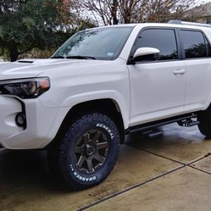 Hidden winch bumper, Winch, RKR steps, General Grabbers, Eibach Lift kit