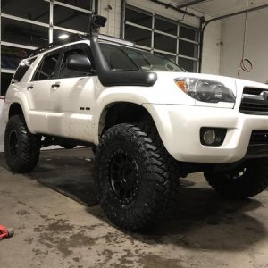 37’s finally on!! Time to regear and cut flex it out to see where more cutting is needed! No rubbing at full lock as it sits with about an inch from t