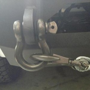 Right shackle and tow hook