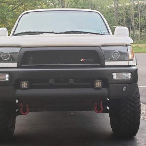 New front skid plate Skid Row Offroad, Sonoran Steel shackle hangers with red powder coated 3/4 shackles.