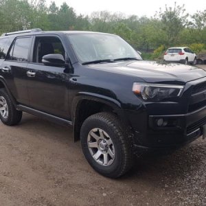 2.5 inch lift/leveling spacer and airbags installed