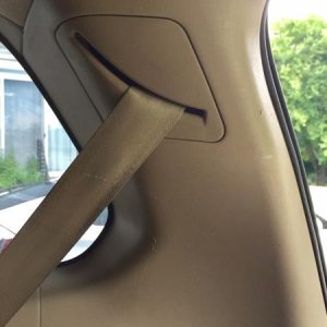 3rd row seatbelt is wet!!