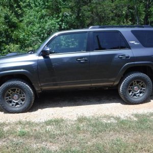 2019 T4R Off Road 4x4
265/70R17 Falken Wildpeak A/T3W, Eibach Pro Lift, Warn VR10 Winch, Warn 100022 Winch Bumper, TRD Skid Plate.