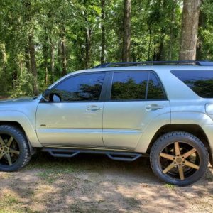 Lift and tires/rims
Bilsteins 5100s with FJ rear springs. 
285/40r22 with terra grapplers