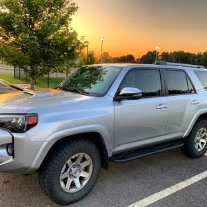 Ridge Grapplers and Shrockworks Rock Sliders with dimpled tread plates