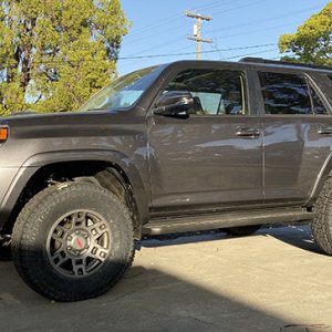 Gypsy with her new shoes (285/70/17 Pirelli Scorpion AT Plus) and 1.5" spacers.  Slight rubbing as expected - doing the trim/push this weekend. Love t