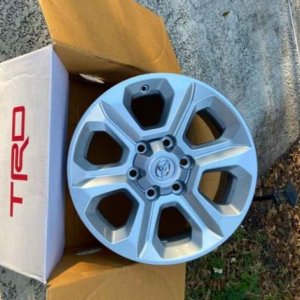A0739B8B 1F86 4936 8376 A78766C0C02F
Just scored some 17” rims second hand for $300