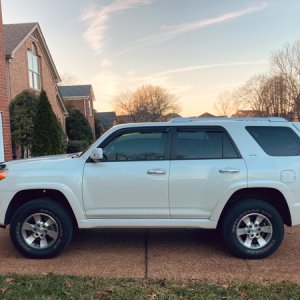 Lifted/leveled with Toytec 2.5/1.5 spacers.