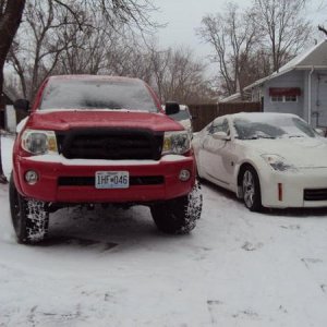 18754 1281923002661 1067665423 30920680 12357 n

05 taco 4x4 3" lift,   procomps, nittos,  grillcraft, t-rex 6 speed next to 07 350Z 6 speed