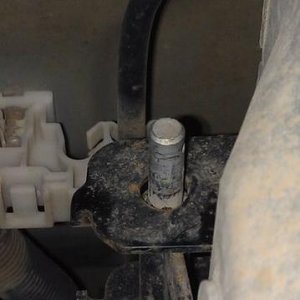Shot of spacing with the pin. No washer was in place and the cotter pin looked as though it was about to come free.